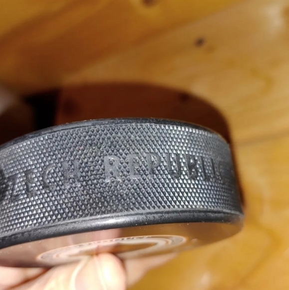 Simon Gagne #12 NHL Philadelphia Flyers Hockey Autographed Official Puck VTG 99 - Picture 7 of 8